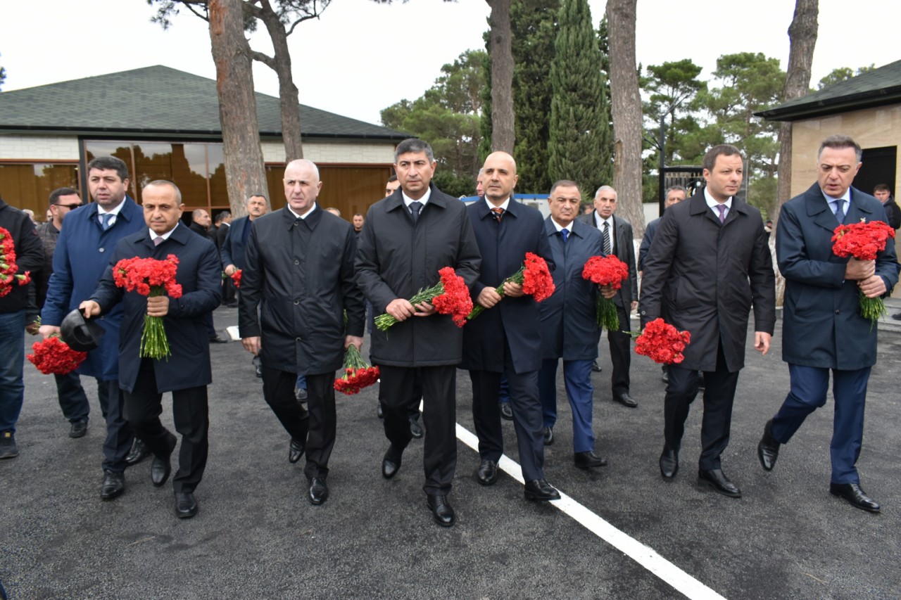 Yasamal rayon ictimaiyyəti şəhidləri yad edib - FOTOLAR