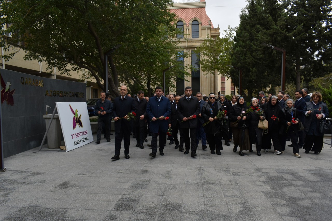 Yasamal rayon ictimaiyyəti şəhidləri yad edib - FOTOLAR