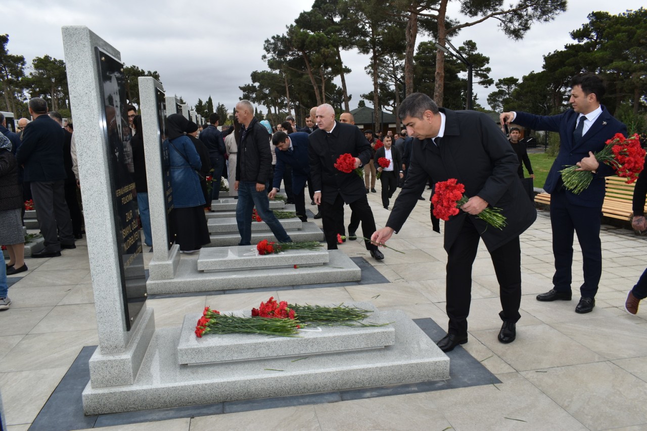 Yasamal rayon ictimaiyyəti şəhidləri yad edib - FOTOLAR