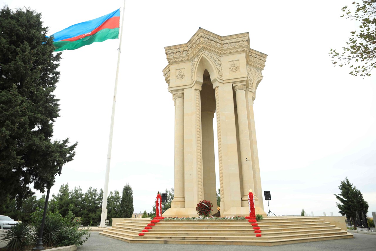 Gəncədə Anım Günü ilə əlaqədar ümumşəhər tədbiri keçirilib - FOTOLAR
