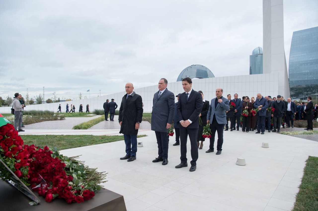 ADSEA rəhbərliyi Zəfər parkını ziyarət etdi - FOTOLAR