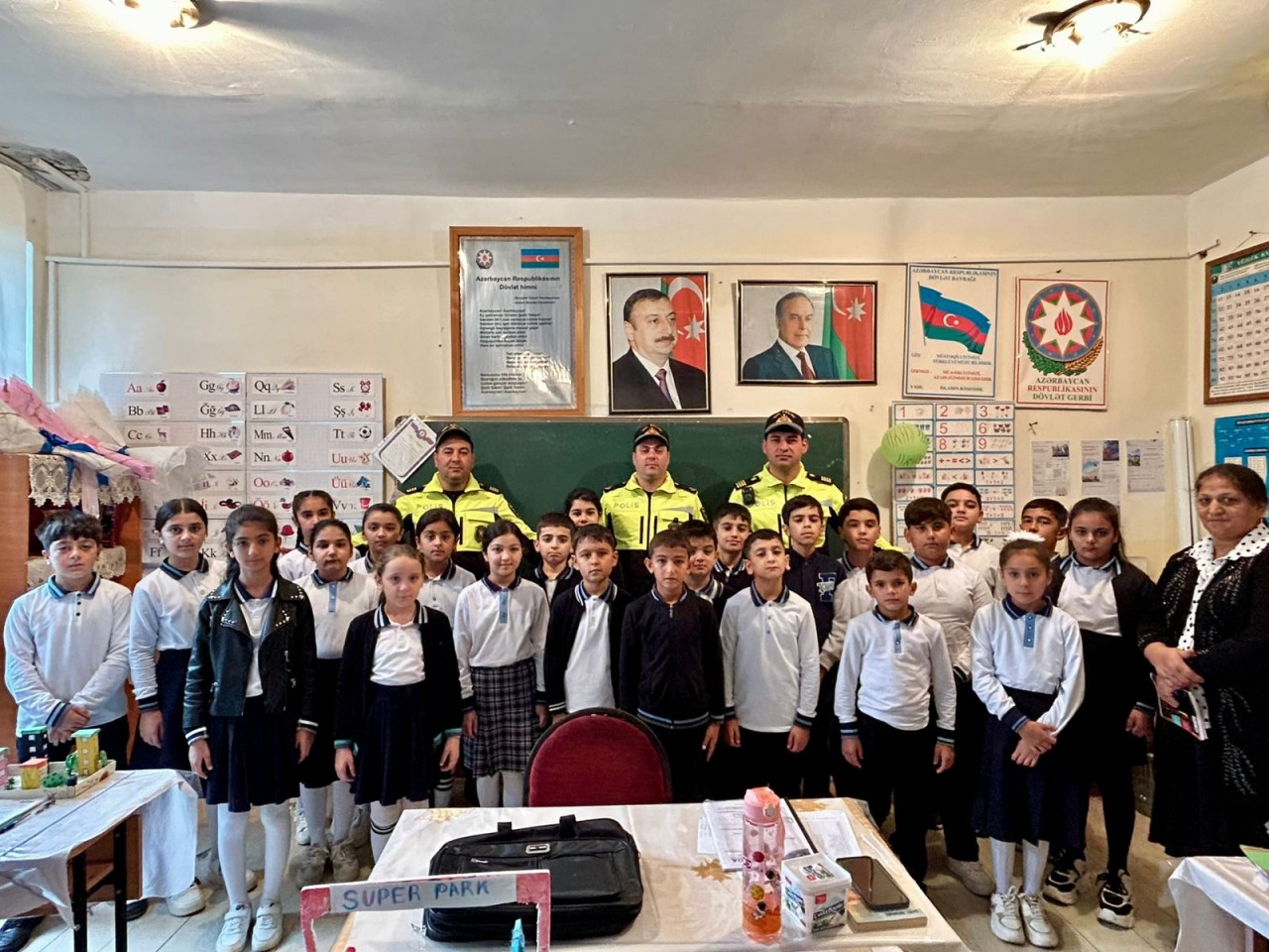 Polislər məktəblilərlə görüş keçirdilər - FOTOLAR