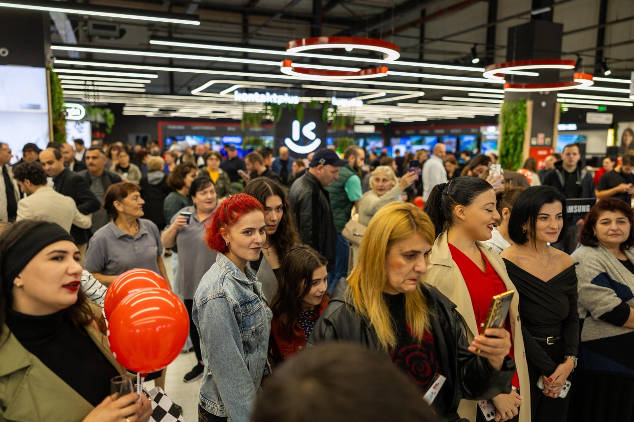 “Kontakt” Gürcüstanın ən böyük mall-larından birində mağaza açdı - FOTOLAR