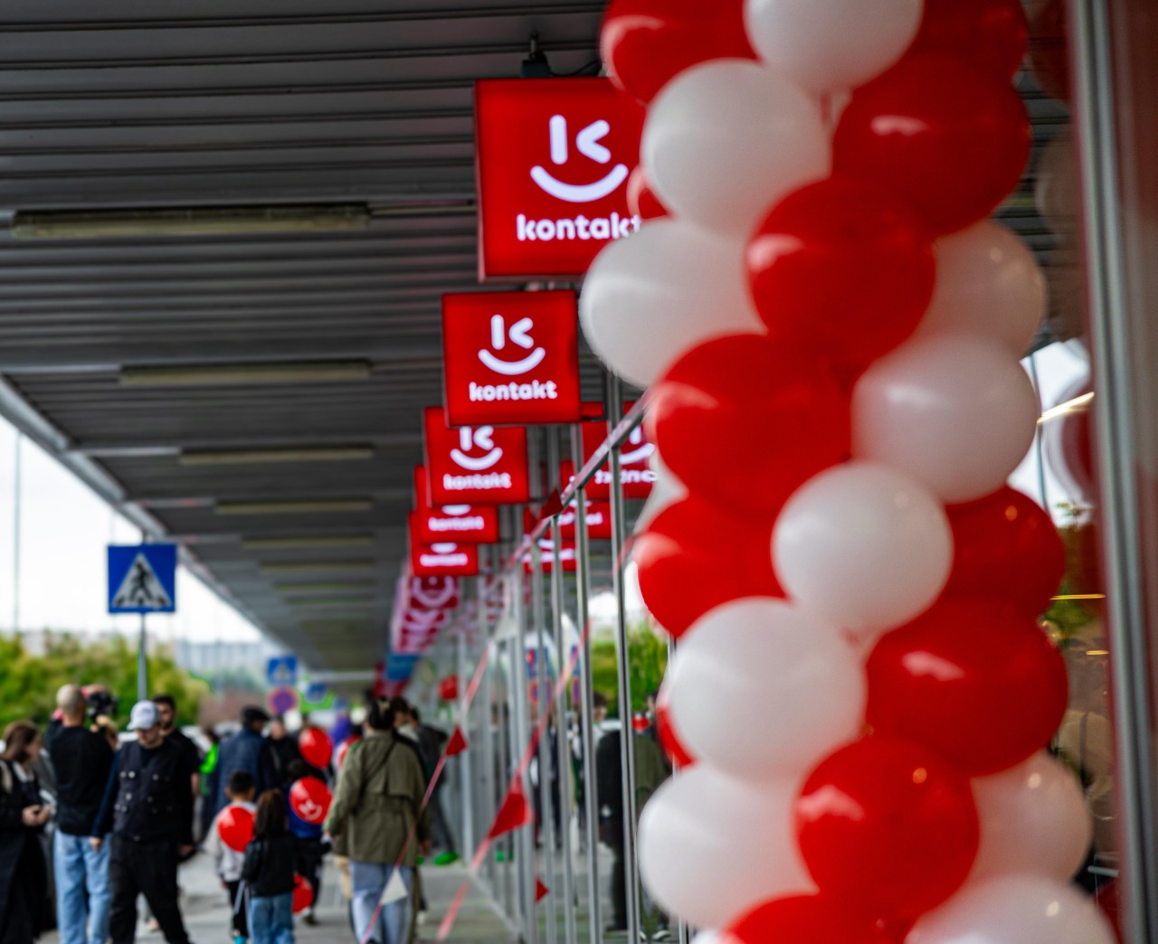 “Kontakt” Gürcüstanın ən böyük mall-larından birində mağaza açdı - FOTOLAR