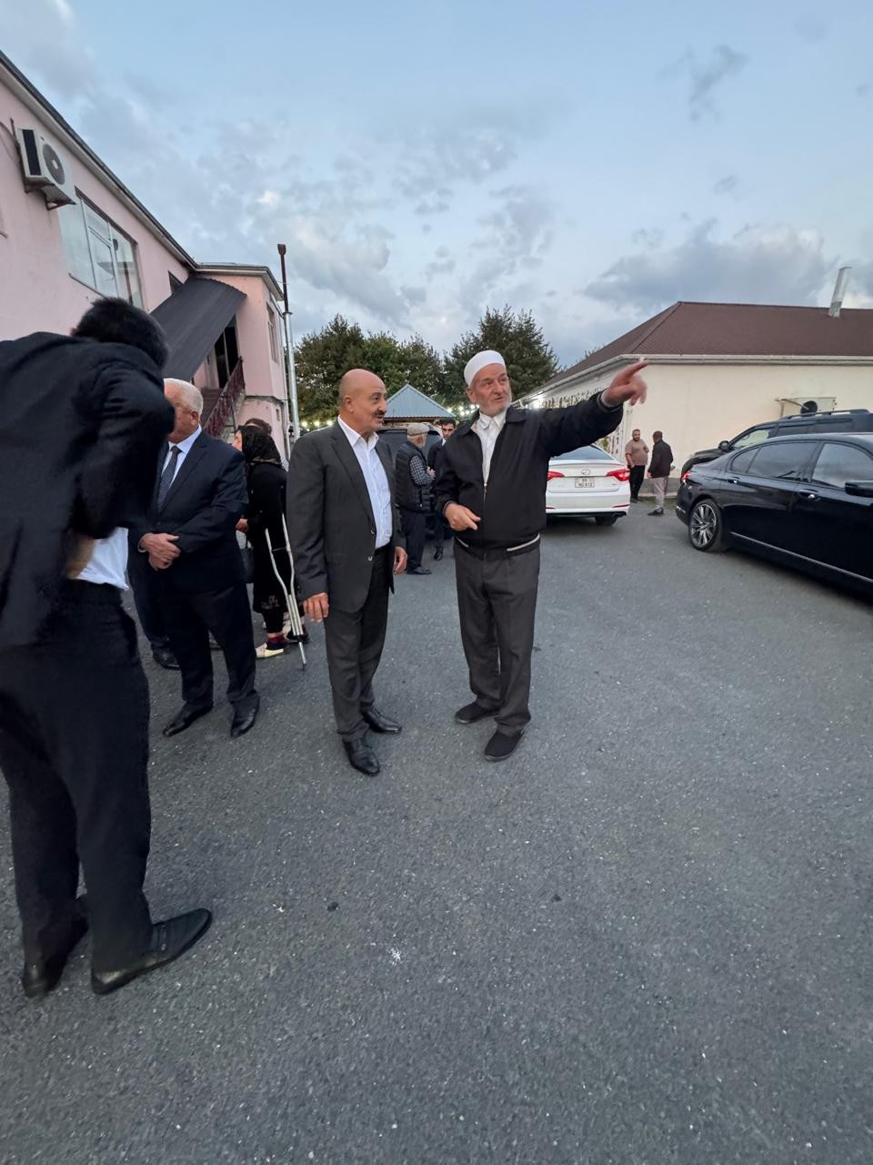 Deputat Asif Əsgərov şəhid ailələri ilə birlikdə ehsan süfrəsində iştirak edib - FOTOLAR