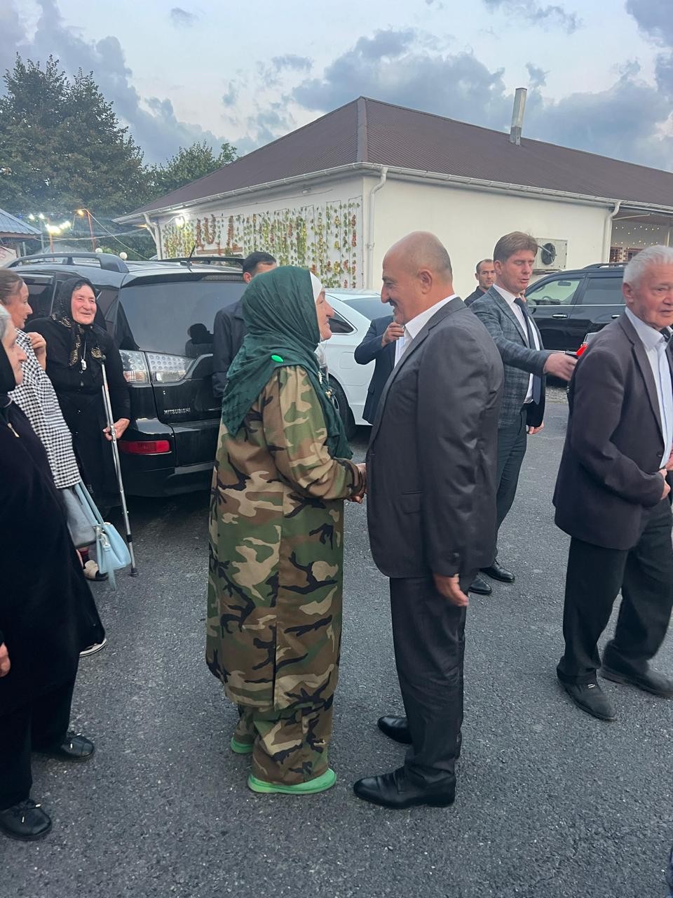 Deputat Asif Əsgərov şəhid ailələri ilə birlikdə ehsan süfrəsində iştirak edib - FOTOLAR