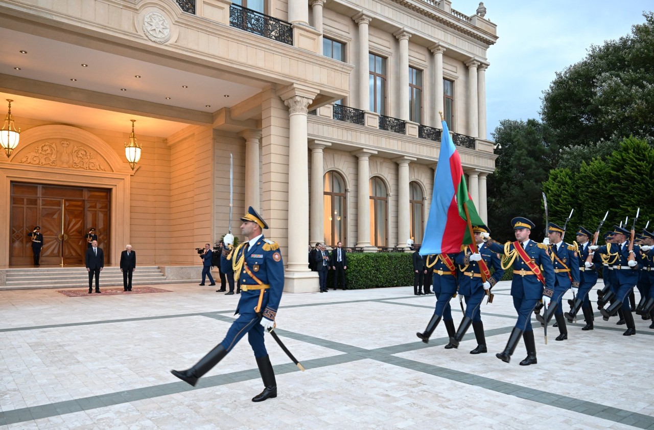 İlham Əliyev italiyalı həmkarını qarşıladı - YENİLƏNİB (VİDEO)