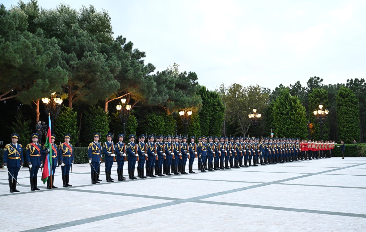 İlham Əliyev italiyalı həmkarını qarşıladı - YENİLƏNİB (VİDEO)