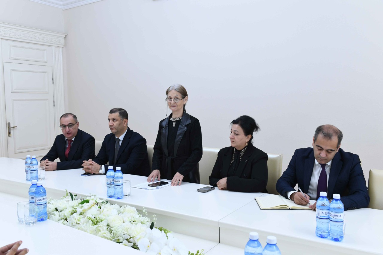 Rövşən Rzayev İctimai Şuranın üzvləri ilə görüşdü - FOTOLAR