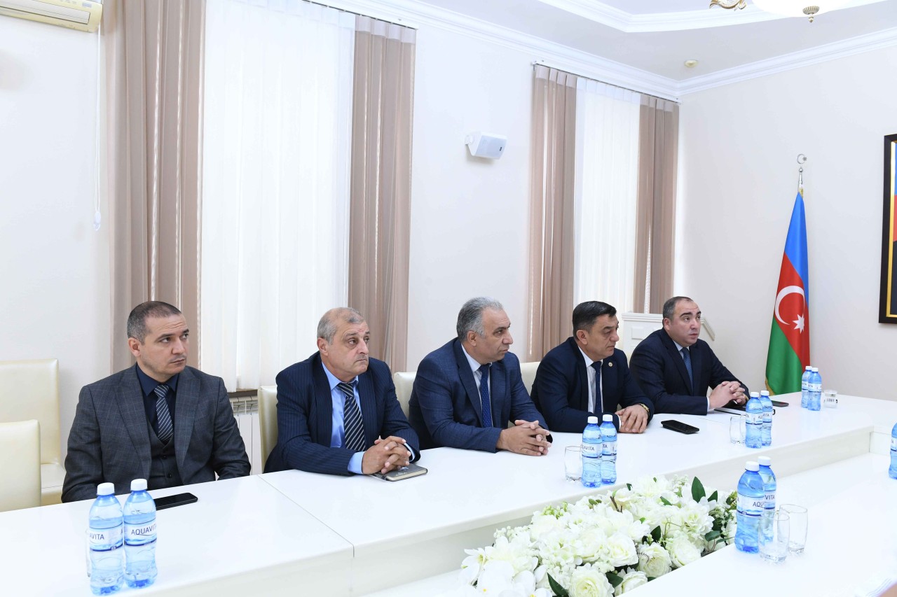 Rövşən Rzayev İctimai Şuranın üzvləri ilə görüşdü - FOTOLAR