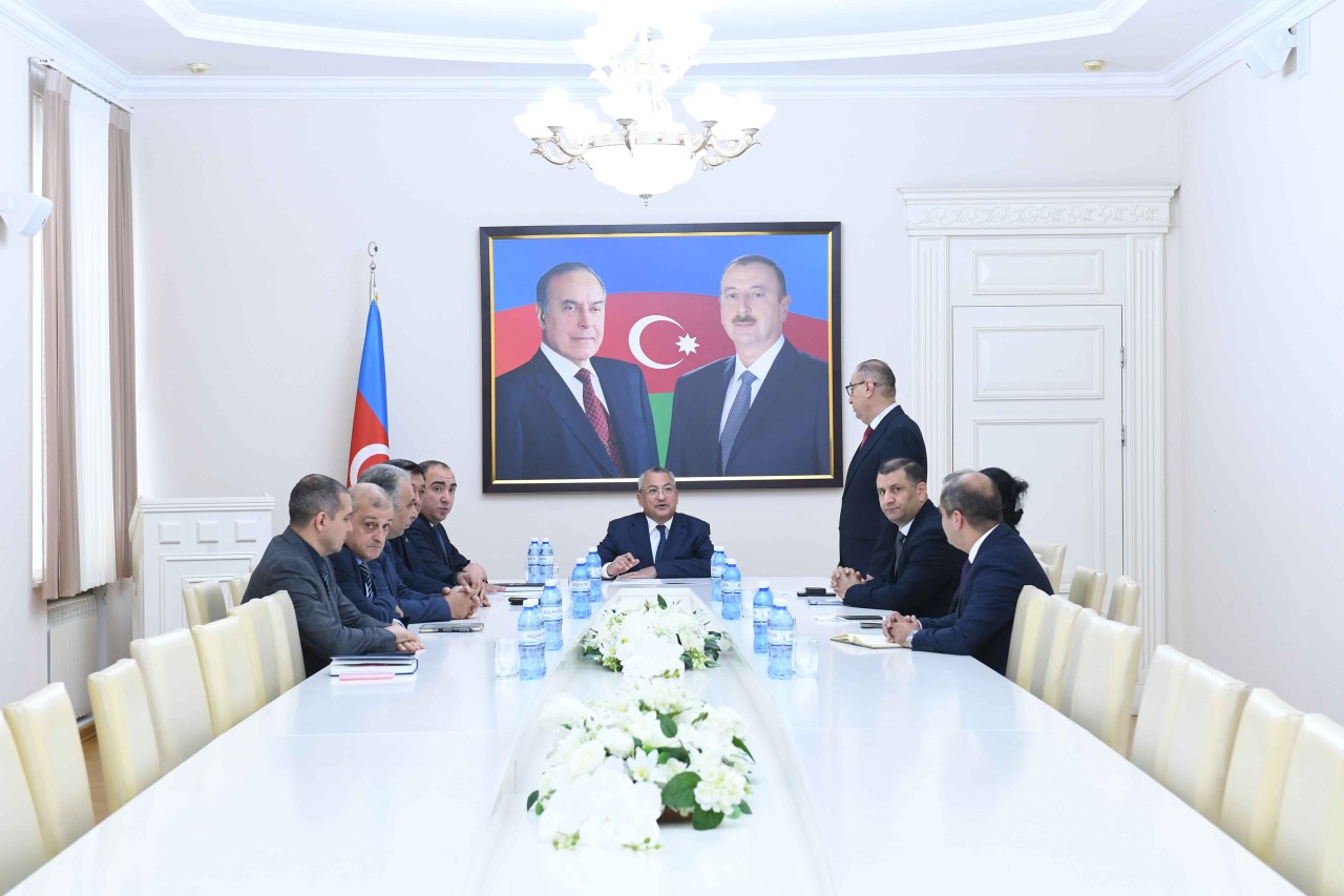 Rövşən Rzayev İctimai Şuranın üzvləri ilə görüşdü - FOTOLAR