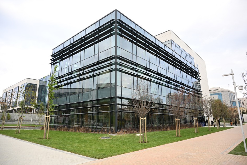 Bu gün açılışı olan universitetdən - FOTOLAR