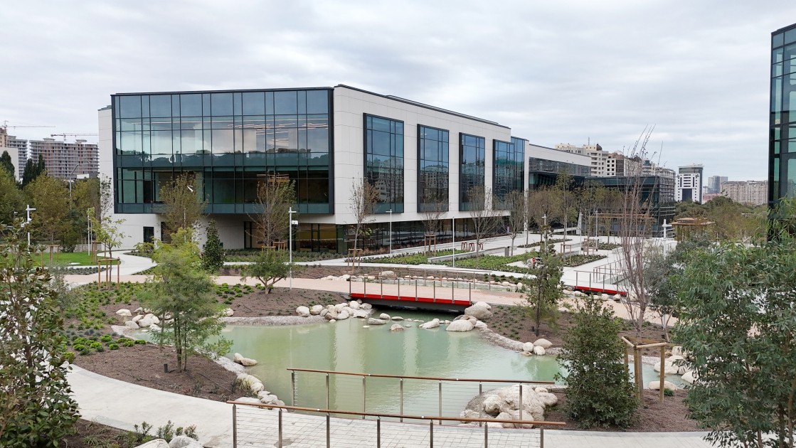 Bu gün açılışı olan universitetdən - FOTOLAR