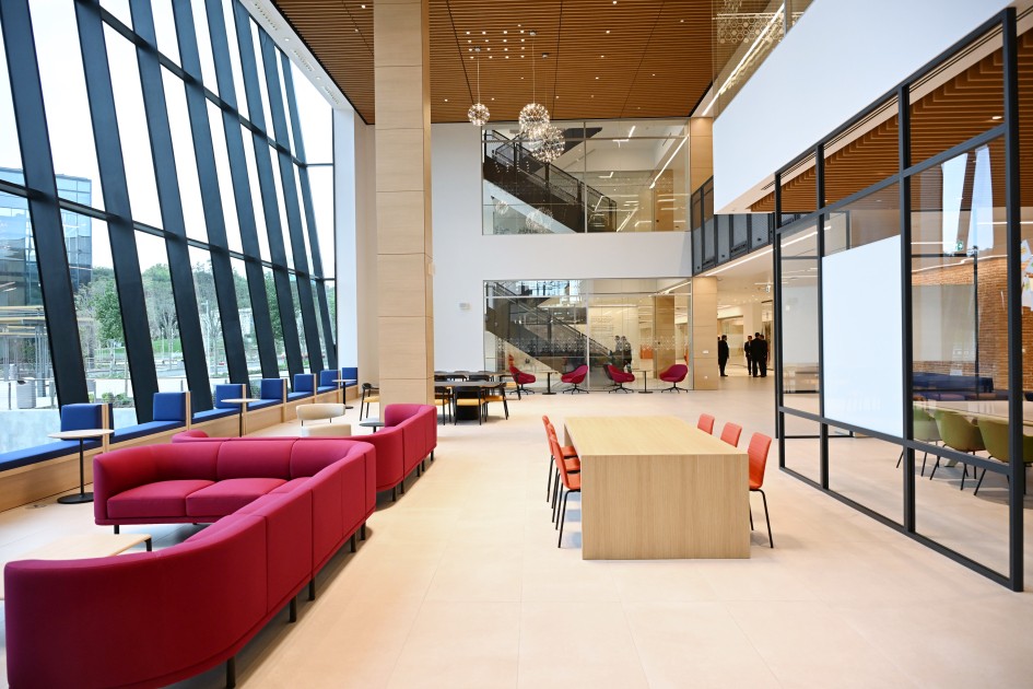 Bu gün açılışı olan universitetdən - FOTOLAR