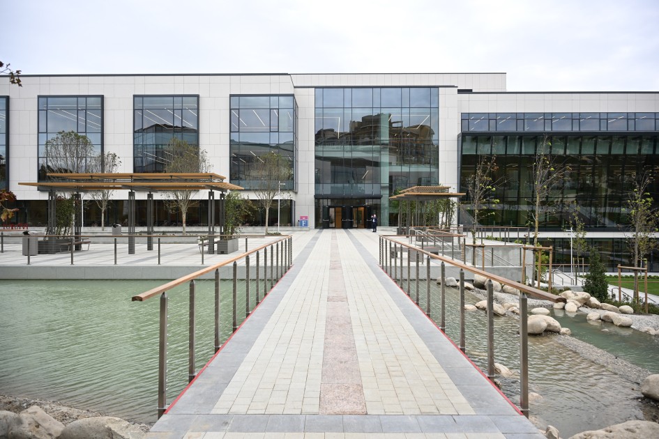 Bu gün açılışı olan universitetdən - FOTOLAR