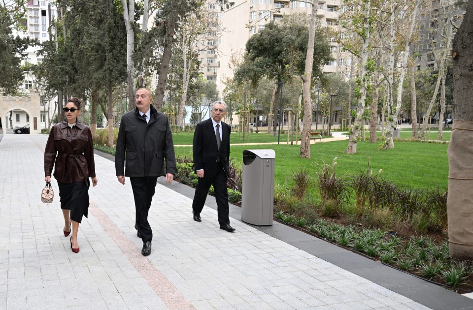 İlham Əliyev və birinci xanım yeni parkın açılışında - FOTOLAR