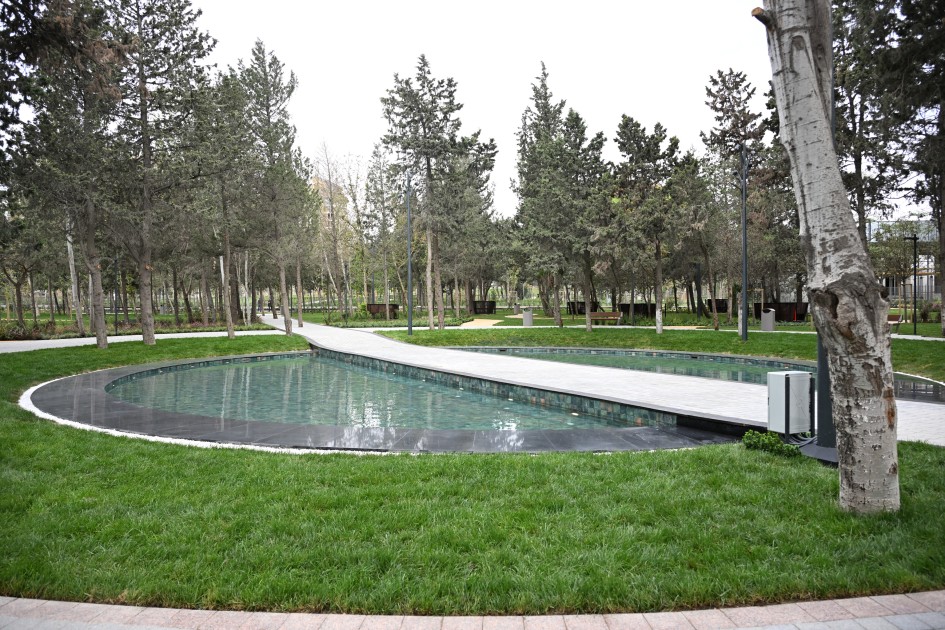 İlham Əliyev və birinci xanım yeni parkın açılışında - FOTOLAR