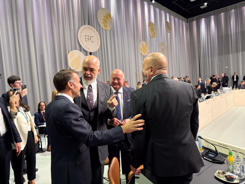 Prezident plenar sessiyada iştirak edir - FOTOLAR (YENİLƏNİB)