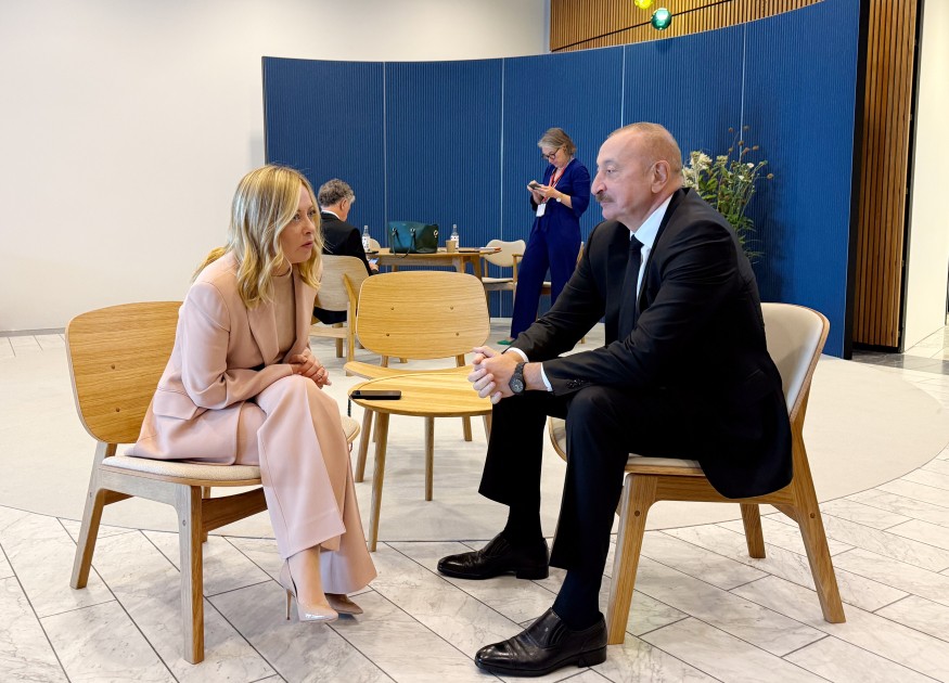 İlham Əliyev Meloni ilə görüşdü - FOTO