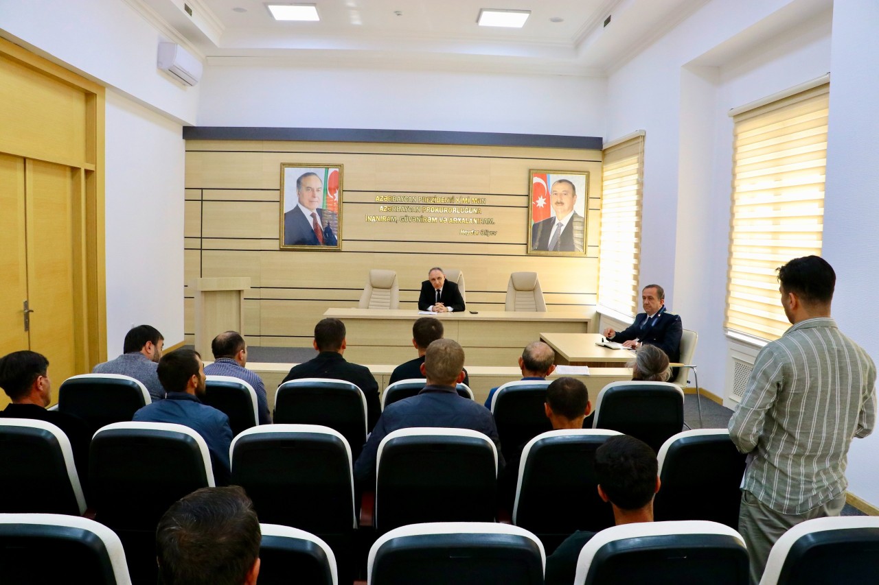 Baş prokuror Səbail rayonunda vətəndaşları qəbul etdi - FOTO