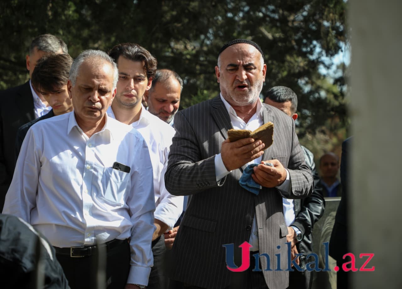 Nazirlər Oqtay Şirəliyevin dəfnində - FOTOLAR (YENİLƏNİB)