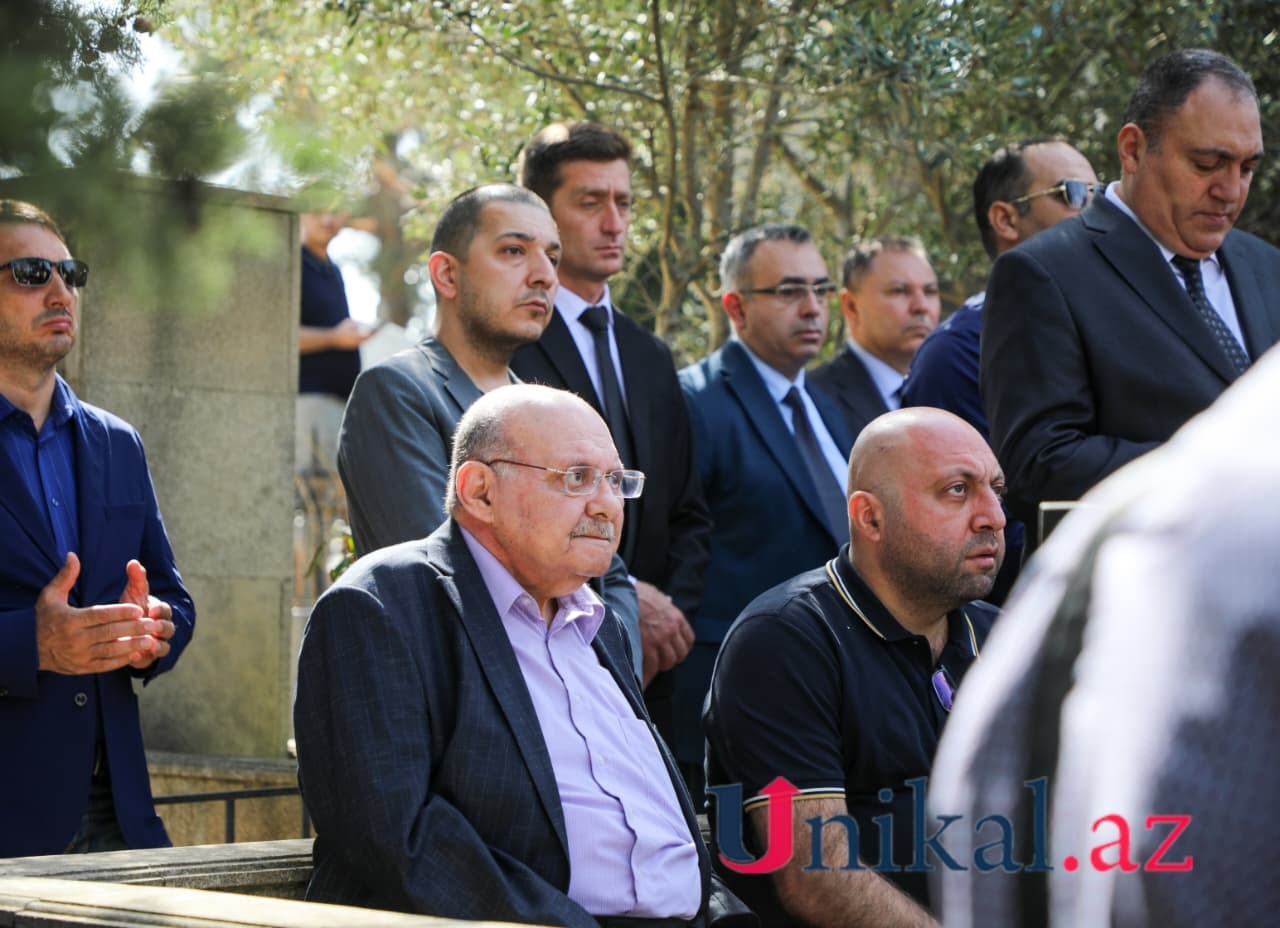 Nazirlər Oqtay Şirəliyevin dəfnində - FOTOLAR (YENİLƏNİB)