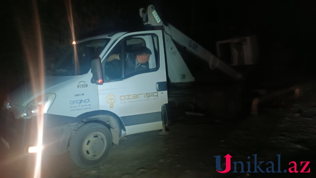 Tovuzda maşın işıq dirəyinə çırpıldı - FOTO