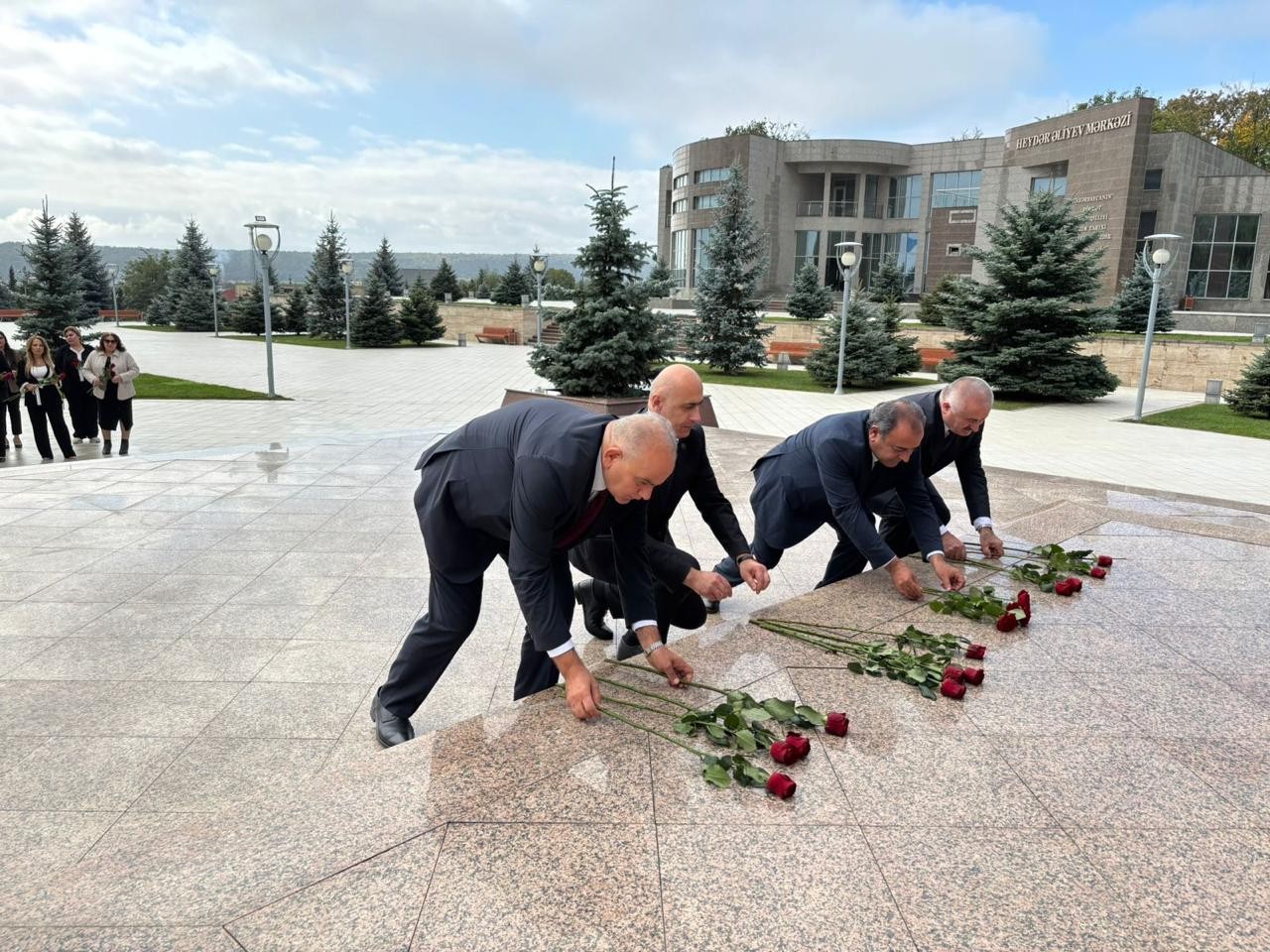 YAP-ın təşkilatçılığı ilə şəhid ailələri üçün aksiya keçirildi - FOTOLAR