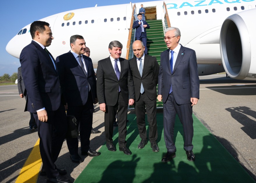 Tokayev Azərbaycana səfərə gəlib - FOTO