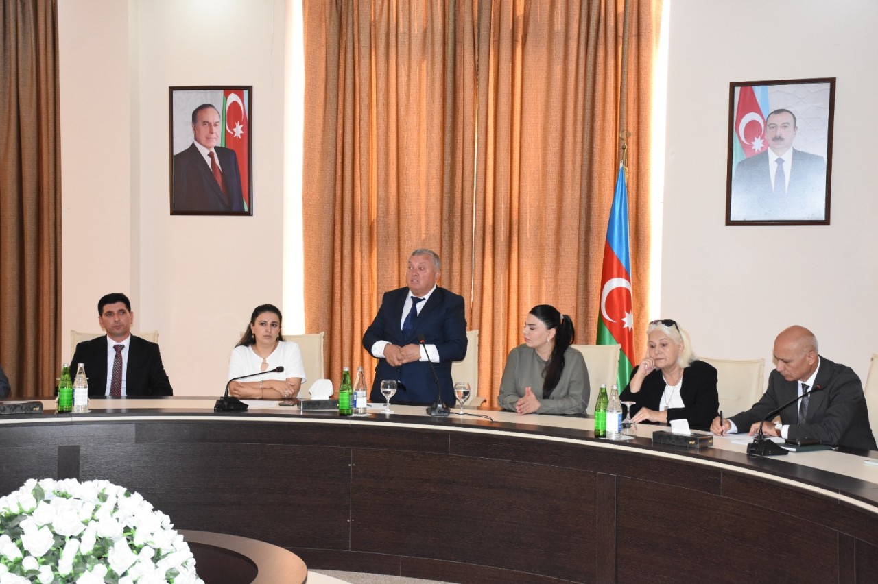 Qaradağda "Tarixi seçim” mövzusunda dəyirmi masa keçirilib - FOTOLAR