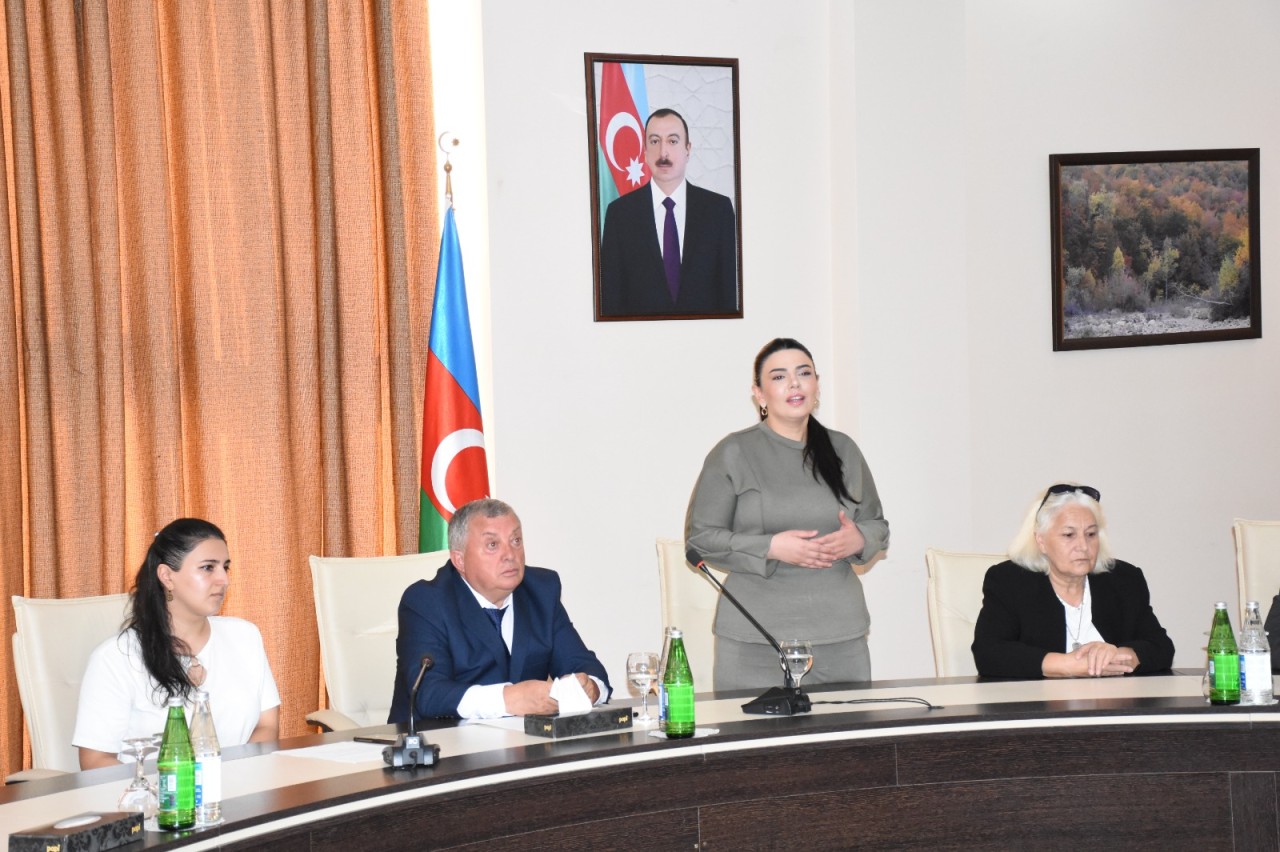 Qaradağda "Tarixi seçim” mövzusunda dəyirmi masa keçirilib - FOTOLAR