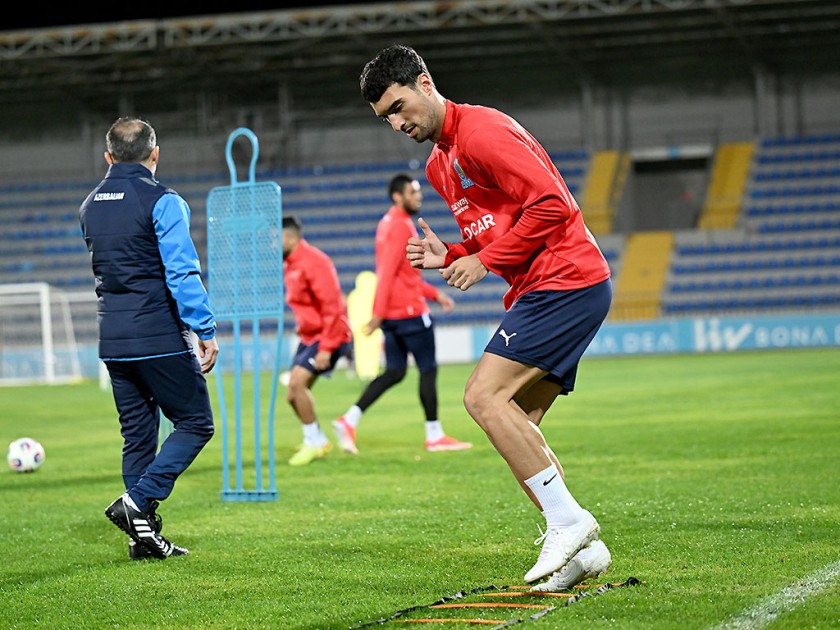 Azərbaycan millisi Fransa və Ukrayna ilə oyunlara hazırlaşır - FOTOLAR