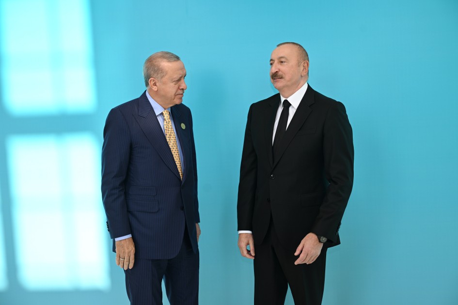 İlham Əliyev Qəbələdə qonaqları qarşıladı - VİDEO (YENİLƏNİB - FOTOLAR)