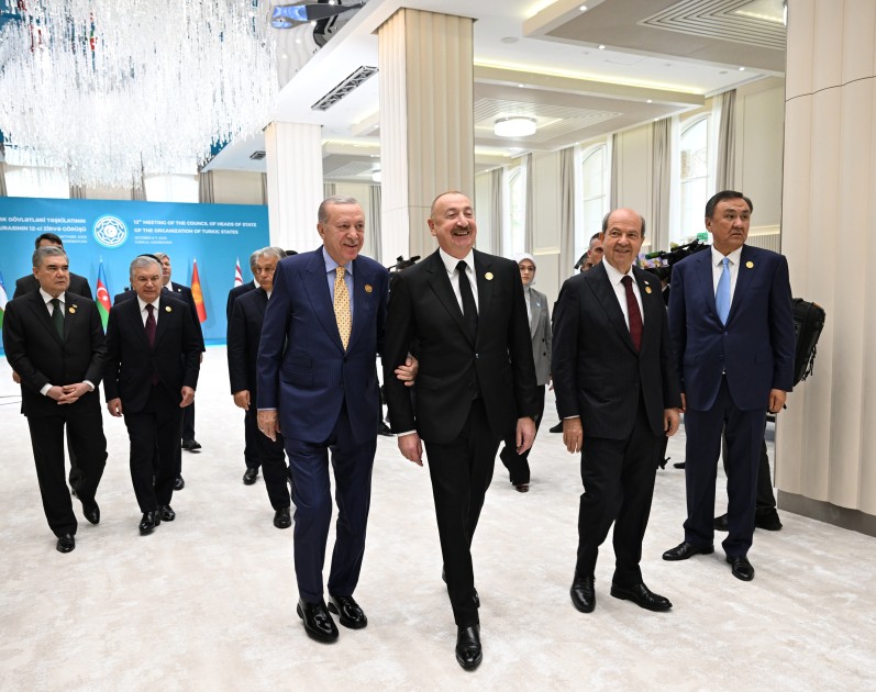 Liderlər çay süfrəsi arxasında - FOTOLAR