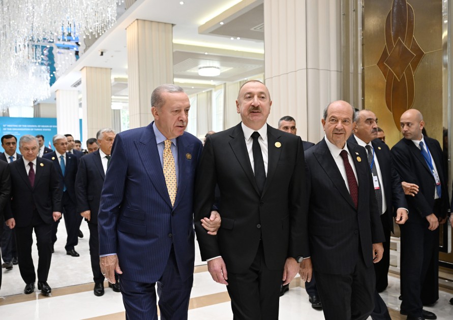 Liderlər çay süfrəsi arxasında - FOTOLAR