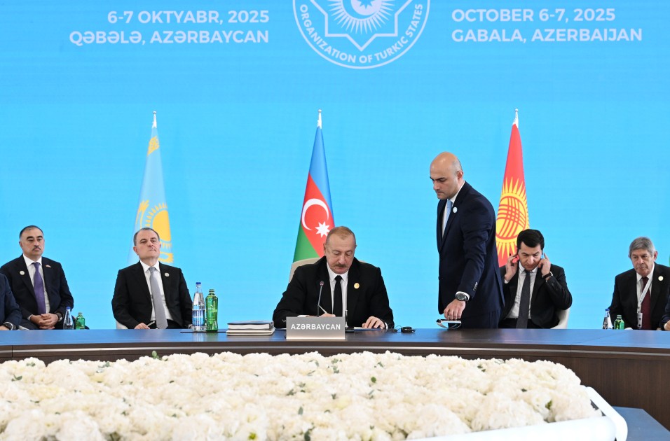 Prezident tədbirdə çıxış etdi - YENİLƏNİB (FOTOLAR)