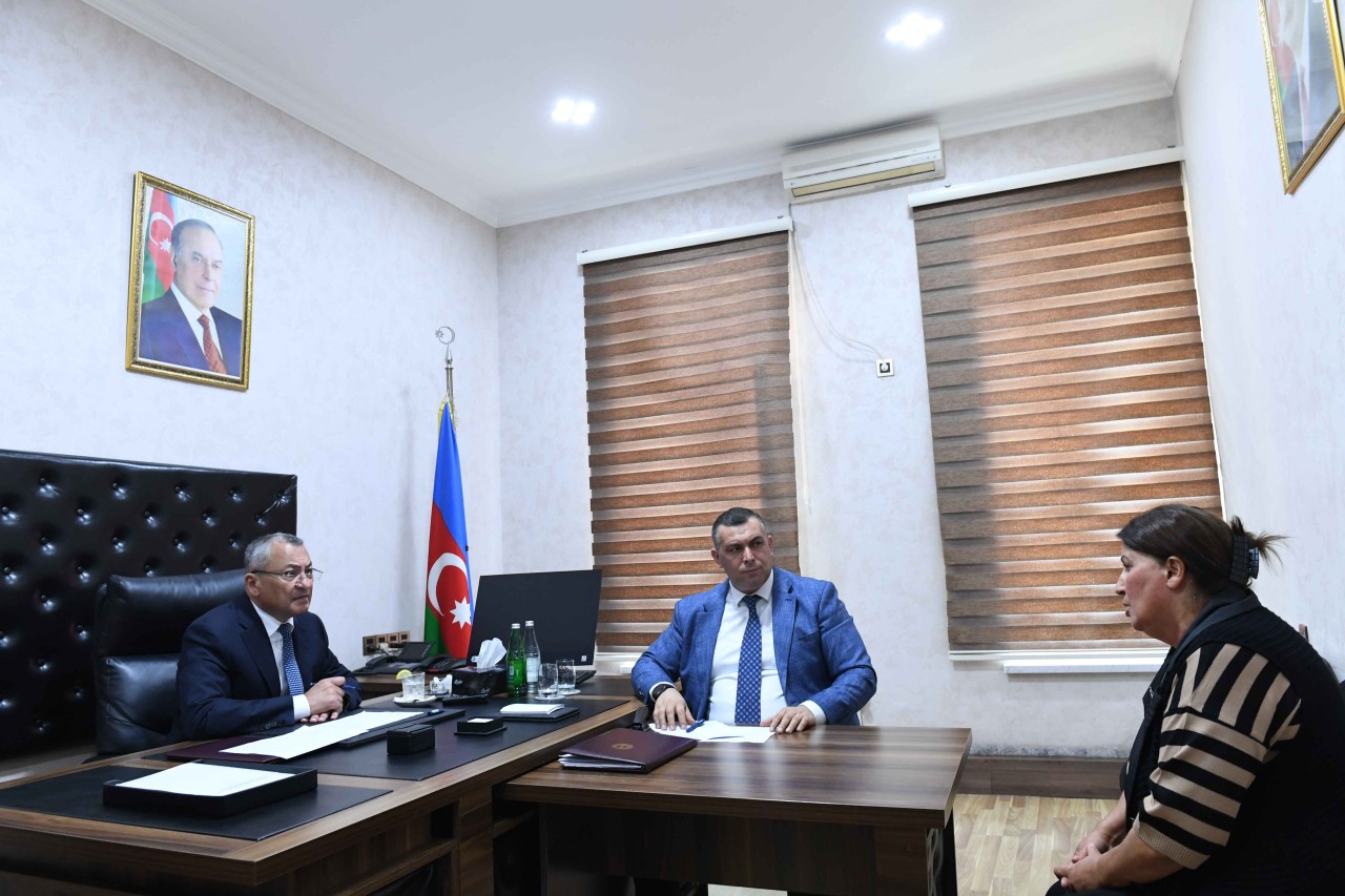 Rövşən Rzayev vətəndaşların müraciətlərini dinlədi - FOTOLAR