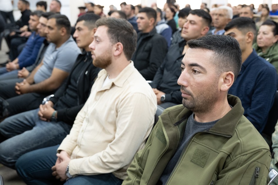 Vardanyan zərər verdikləri ilə üz-üzə - FOTOLAR