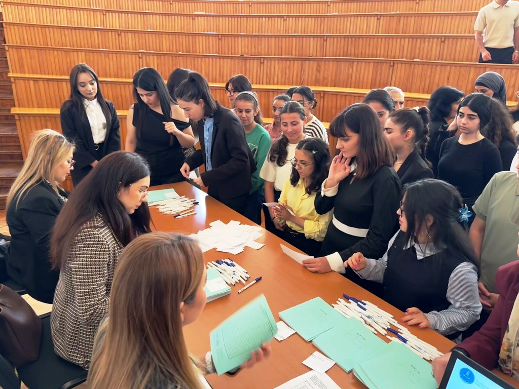 “Konstitusiya və Suverenlik İli” çərçivəsində inşa-yazı müsabiqəsinə start verildi - FOTOLAR