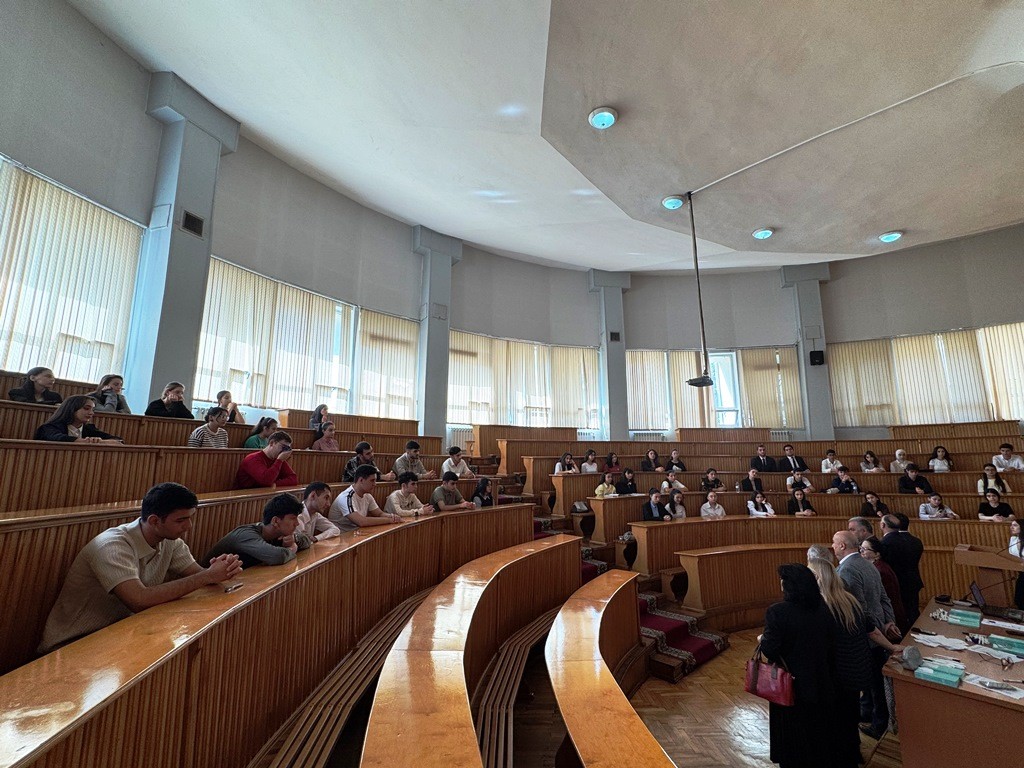 “Konstitusiya və Suverenlik İli” çərçivəsində inşa-yazı müsabiqəsinə start verildi - FOTOLAR