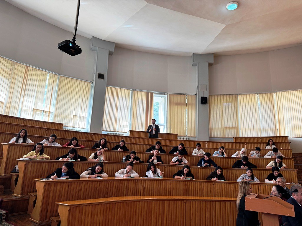 “Konstitusiya və Suverenlik İli” çərçivəsində inşa-yazı müsabiqəsinə start verildi - FOTOLAR