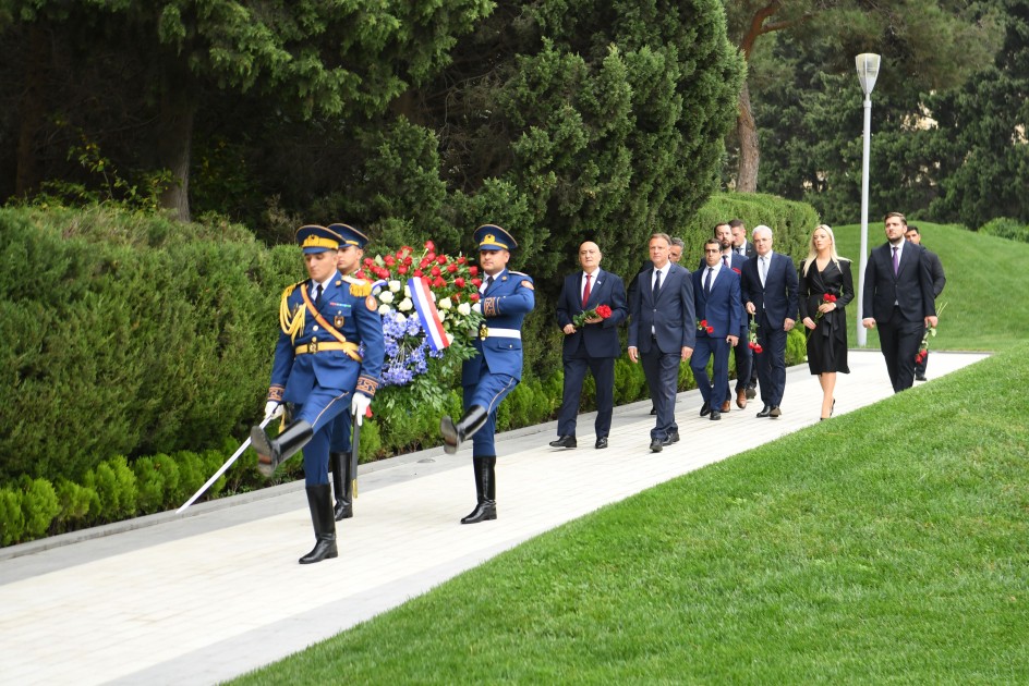 Xorvatiya parlamentinin sədri Ulu Öndərin məzarını və Şəhidlər xiyabanını ziyarət etdi - FOTOLAR