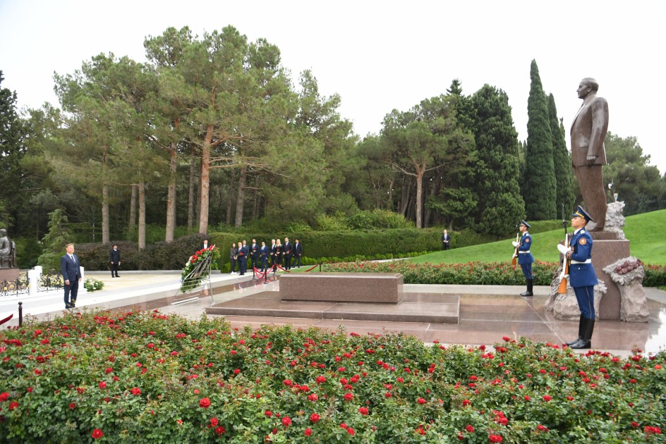 Xorvatiya parlamentinin sədri Ulu Öndərin məzarını və Şəhidlər xiyabanını ziyarət etdi - FOTOLAR