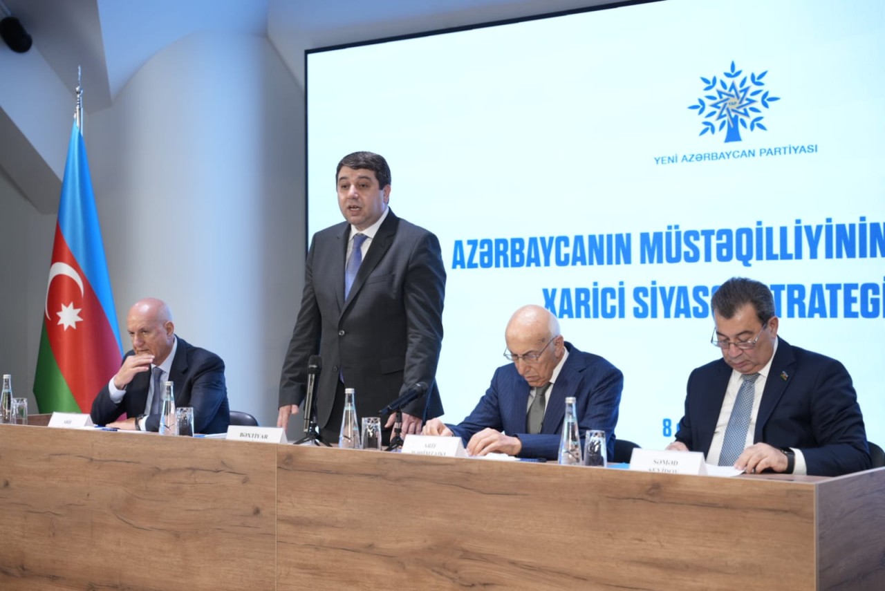 “Azərbaycanın müstəqilliyinin bərpası və xarici siyasət strategiyası” adlı tədbir keçirildi - FOTOLAR