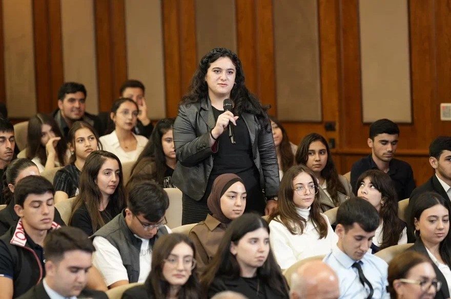 “Azərbaycanın müstəqilliyinin bərpası və xarici siyasət strategiyası” adlı tədbir keçirildi - FOTOLAR