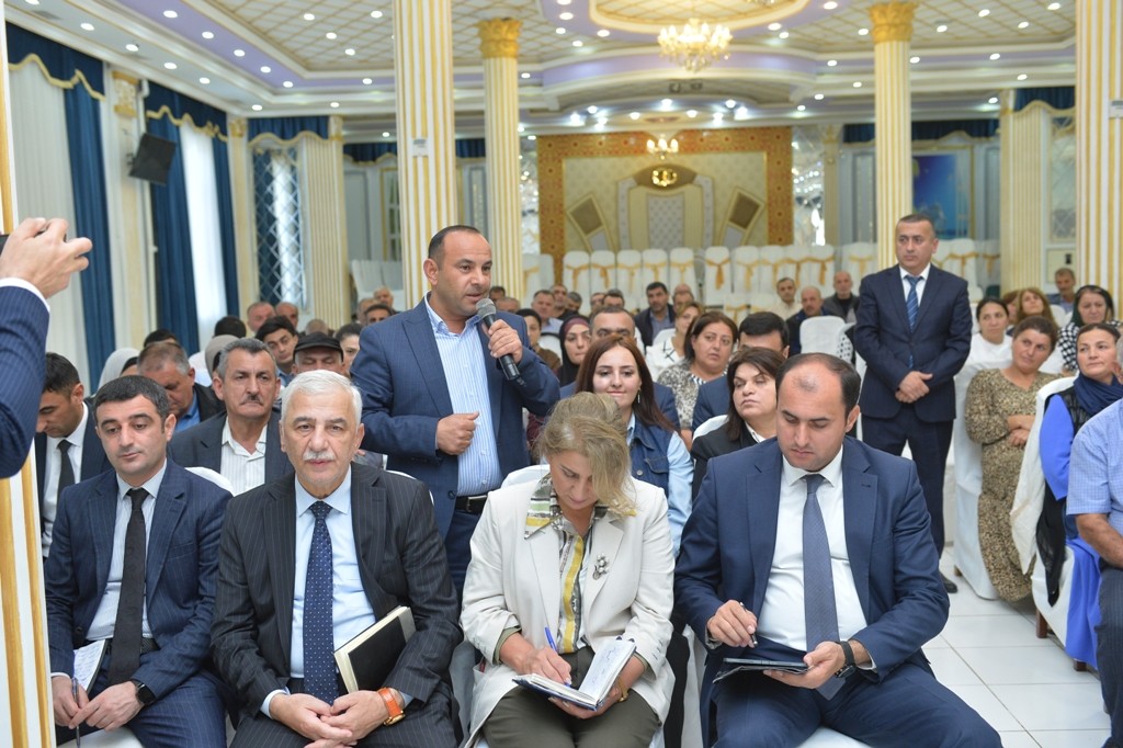 Taleh Qaraşov kənd sakinlərinin problemlərini dinlədi - FOTOLAR