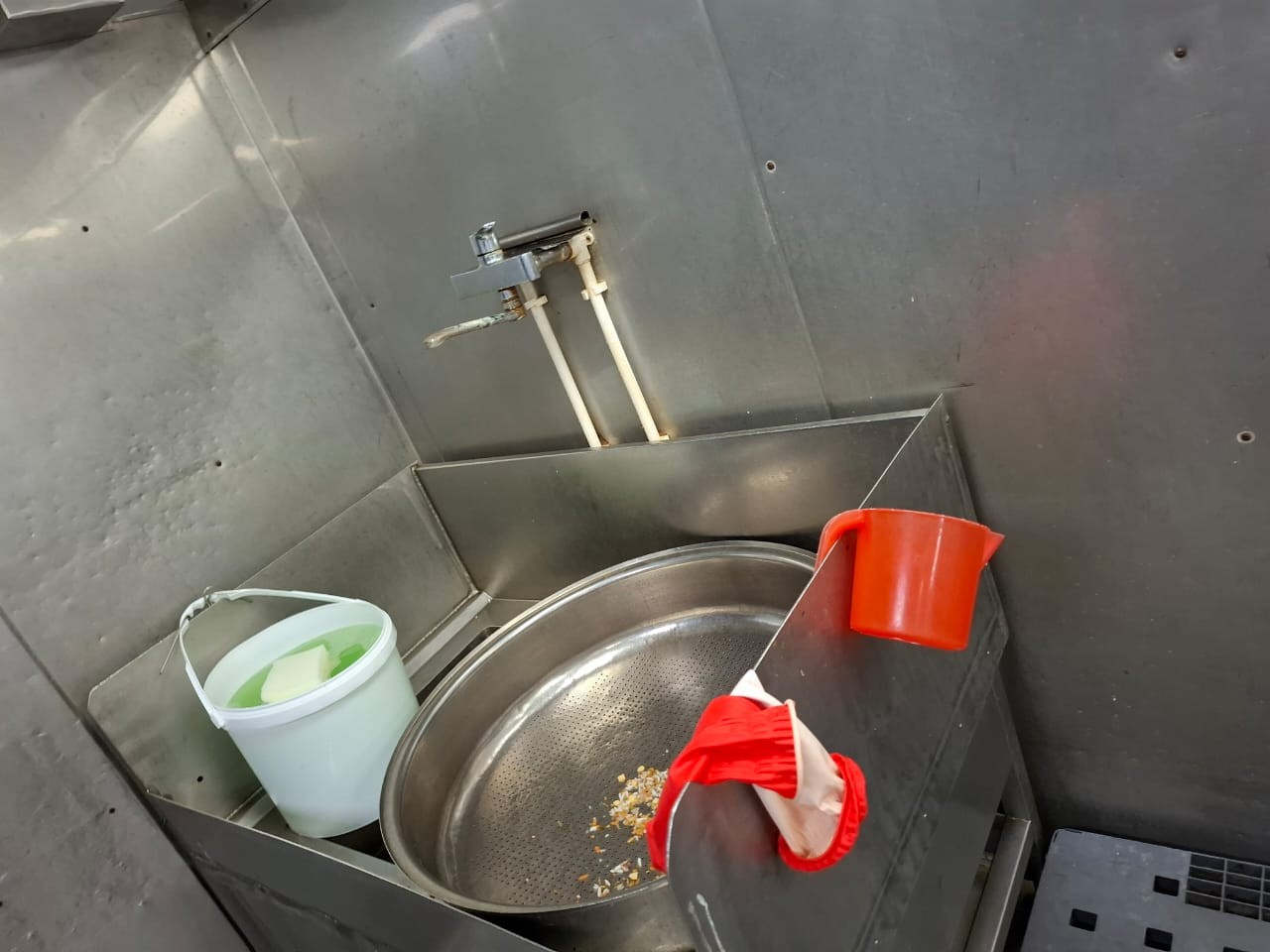 Bəzi keytrinq şirkətləri qida təhlükəsizliyi tələblərinə əməl etmir - Xəbərdarlıq!