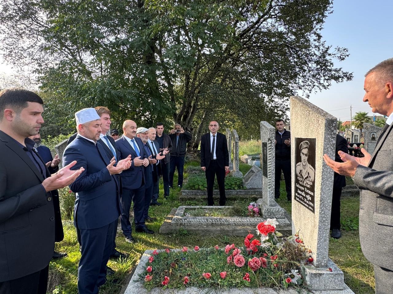 Deputat Asif Əsgərov Zaqatalada şəhidin anım mərasimində iştirak edib - FOTOLAR