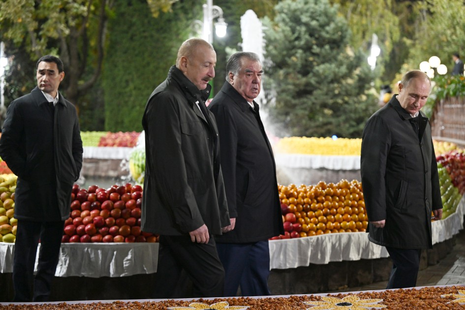 İlham Əliyev dövlət başçılarının qeyri-rəsmi şam yeməyində - FOTOLAR (VİDEO)