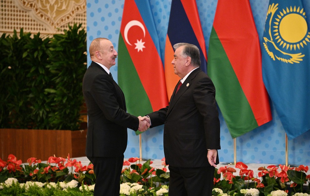 Prezident "Millət" sarayında - FOTOLAR